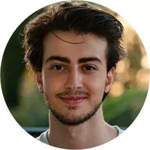 Dana Hakimi photograph