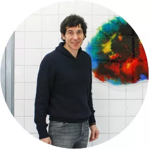 Daniel Knorr - Artist