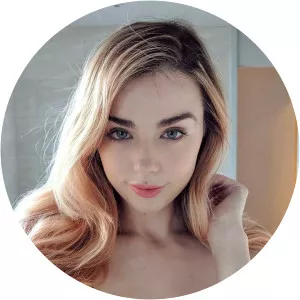 Danielle Sharp - Model