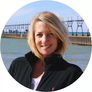 Darci Hannah - Author