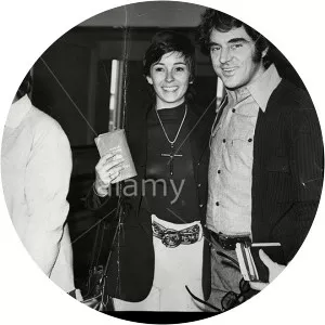 Dareth Rich - Flight attendant ‧ Anthony Newley's ex-wife