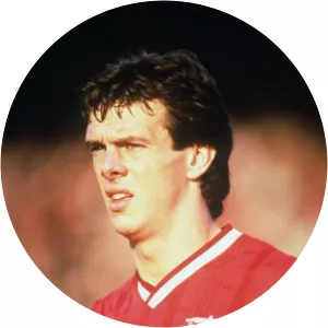 Dave O’Leary - TV personality ‧ Connor O'Leary's father