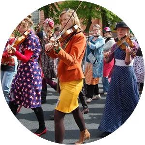 De Propere Fanfare van De Vieze Gasten