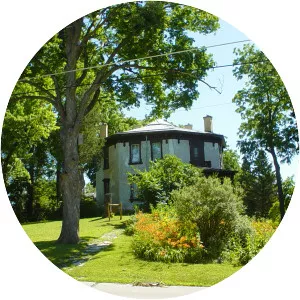 Deacon West Octagon House