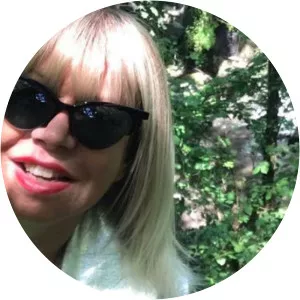 Deanna Belli photograph