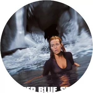 Deep Blue Sea - 1999 ‧ Sci-fi/Thriller ‧ 1h 45m