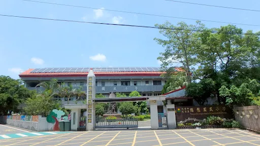 Delong Elementary School - Bus stop in Taiwan