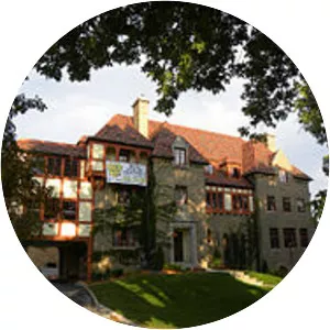 Delta Upsilon Chapter House