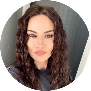 Demet Evcen photograph