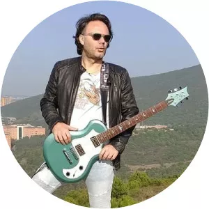 Deniz Tuzcuoğlu - Musician