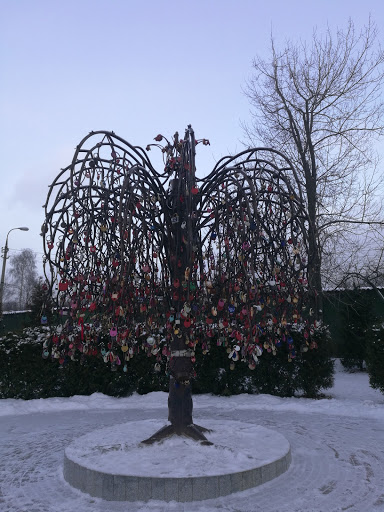 Derevo Vernosti I Lyubvi - City park in Mytishchi, Russia