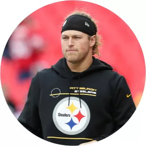 Derrek Tuszka - American football player