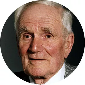 Desmond Llewelyn