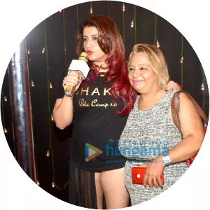 Devi Suri photograph