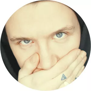 Dew8 - Musical artist