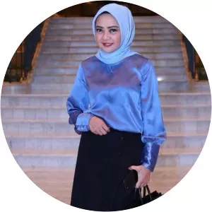 Dewi Ramlan - Olla Ramlan's sister