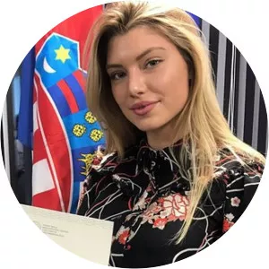 Dina Dragija - Model