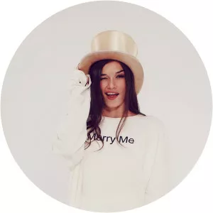 Dina Eve
