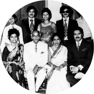 Dina Laila - Runa Laila's sister