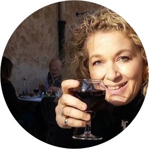 Dina Sawalha - Nadia Sawalha's sister