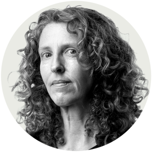 Dionne Searcey - American journalist