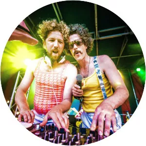 Discobaar A Moeder - Musical group