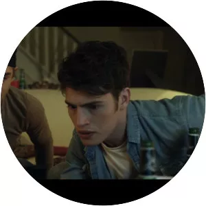 Don't Hang Up - 2016 ‧ Thriller/Horror ‧ 1h 23m