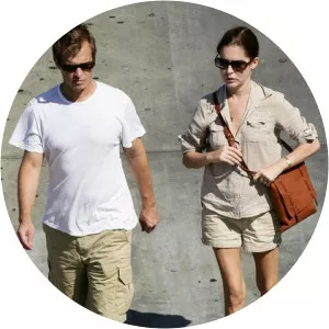 Donald Ray Thomas - Investor ‧ Lara Flynn Boyle's husband