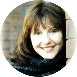 Donna Woolfolk Cross