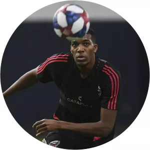 Donovan Pines - Football defender