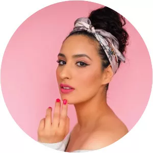 Dounia Slimani - YouTuber