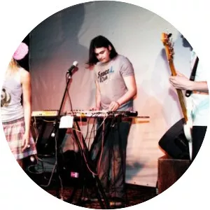 Dsh! Dsh! - Musical group