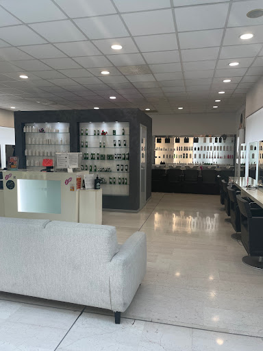 DUCA'S Parrucchiere Corsico - Hair salon in Corsico, Italy