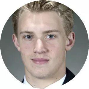 Dylan Holloway - Ice hockey player