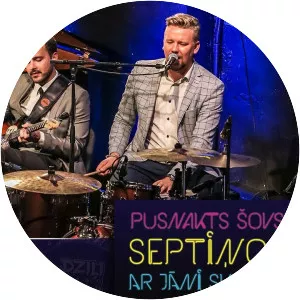 Dziļi violets - Musical artist