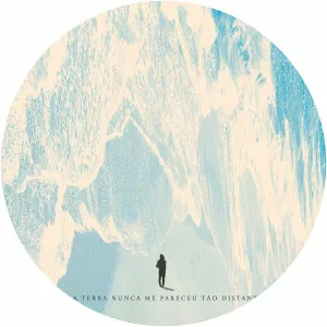 E a Terra Nunca Me Pareceu Tão Distante - Musical group