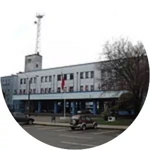 Edificio de los Servicios Públicos de . . .