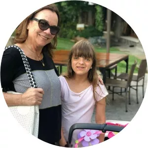 Edna Tralli - César Tralli's mother