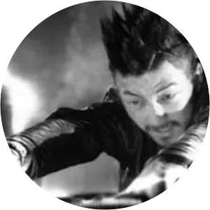 Electric Dragon 80. 000 V - 2001 ‧ Drama/Fantasy ‧ 55 mins