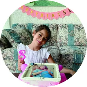 Elif Kayla Perk photograph