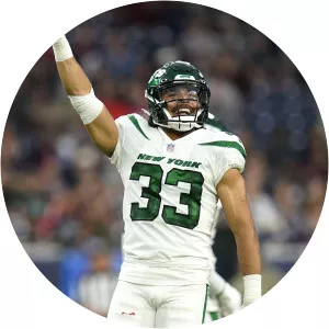 Elijah Riley - American football player