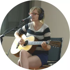 Elin Palmer - Musician