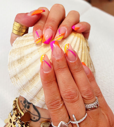 ELIO MANICURE PEDICURE - Nail salon in Genoa, Italy