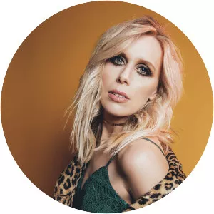 Elise Davis - Musician