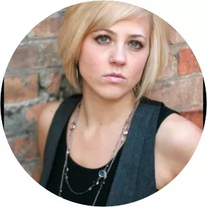 Elise Groves - Actress