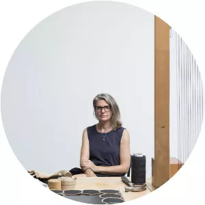 Elizabeth Pulie - Visual artist