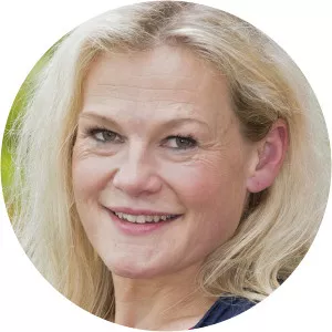 Ella Kenion - Actress