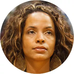 Elle Duncan - American sports anchor