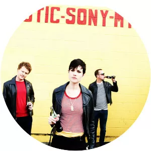 Elle Macho - Musical group