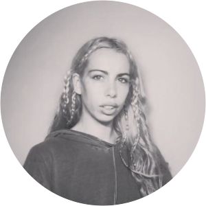 Elle Piper photograph